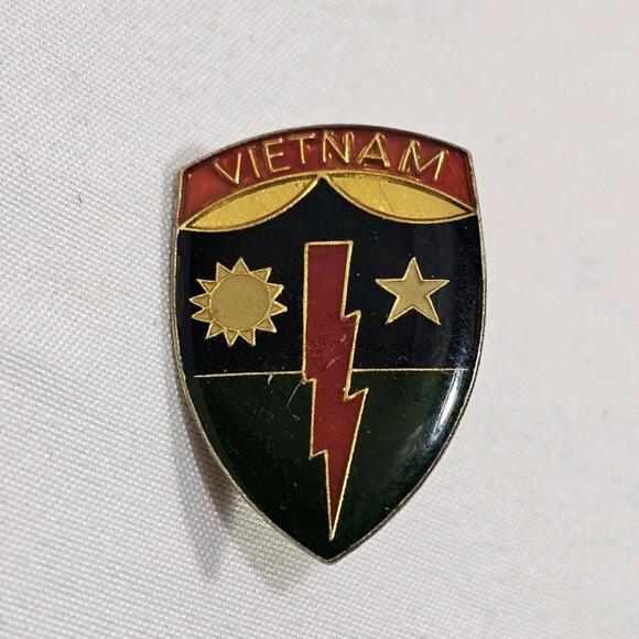 VINTAGE MILITARY US ARMY 75TH INFANTRY DIVISION VIETNAM HAT LAPEL PIN - Picture 1 of 3